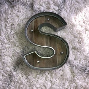 Rustic “s” light decoration